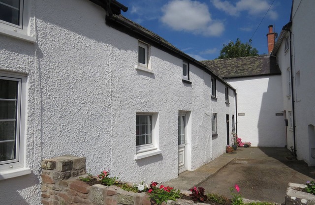 Granary Cottage - Llangynidr, Crickhowell, Brecon Beacons