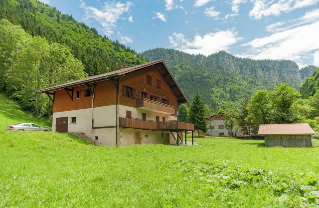 'Grand Apartment Proche Gd Bornand' with Mountain View & Garden