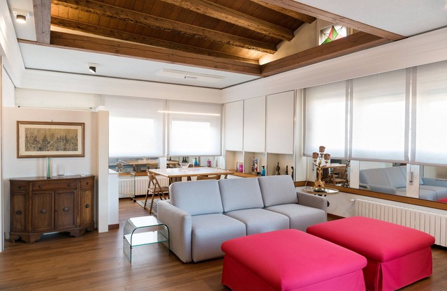 Grand Canal penthouse with terraces and panoramic views