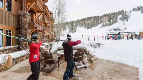 Grand Lodge - Studio #204 - Ski-in ski-out Hotel Room
