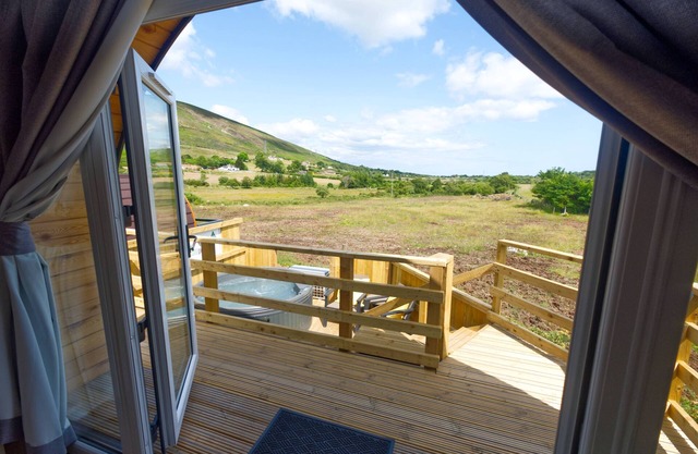 Grand Luxury Glamping Pod on the North Coast 500 Route with Private Hot Tub