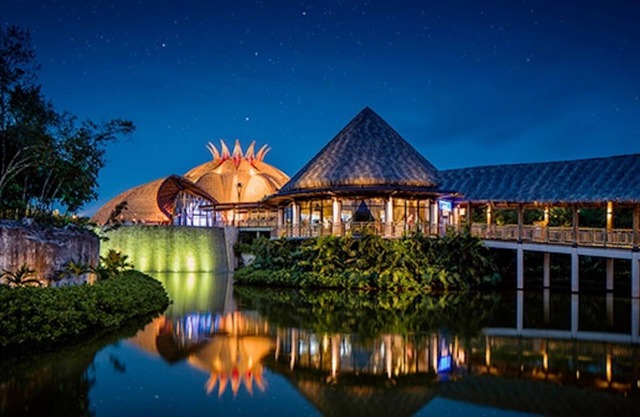Grand Luxxe Presidents week & Spring Break! 2-BD 2.5-BA, Master Villa/sleeps 10