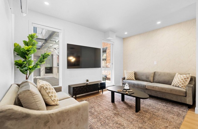 Grand New 2bdr in Habitat Plateau by Denstays
