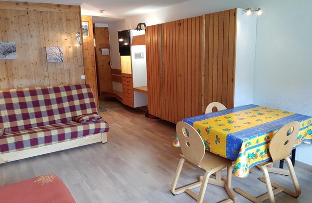 Grand studio rénové pour 3 pers. à Arc 1600, ski aux pieds, proche commerces, animaux admis - FR-1-411-413