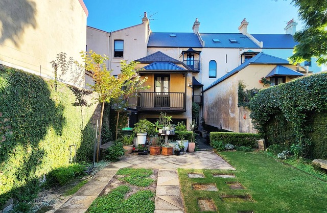 Grand Terrace with Secret Garden + Parking in Central Location - 4 Bedrooms