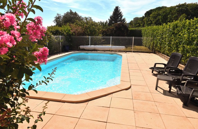 Grande Maison Familiale - Calme Absolu - Espaces Prives - Piscine - Spa