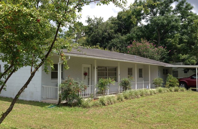 Grandma's Place Large Comfortable Private Home Fenced Backyard Covered Parking