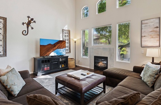 Grayhawk Avian Superb 3 BR Townhome COM Pool