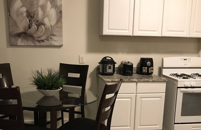 Great 3 Bedroom House in Little Italy, near CWRU, CIM, Hospitals
