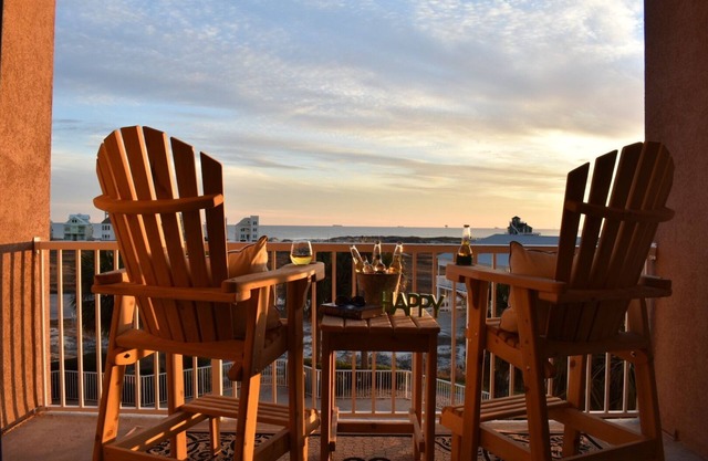 Great beach view, perfect place to make memories! You will love Dunes 307!