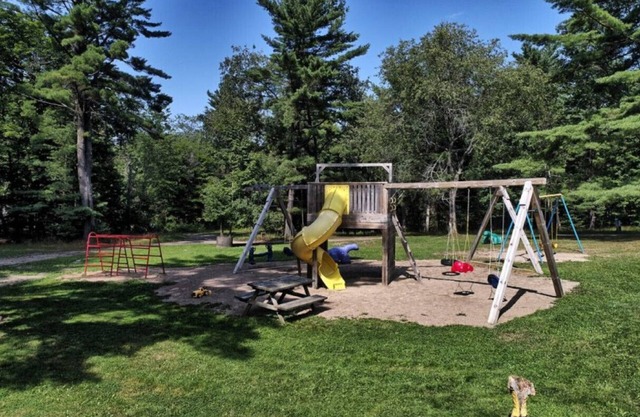 Great Blue Resort : Bonnie lake Resort Muskoka - 2 Bedroom Cottage