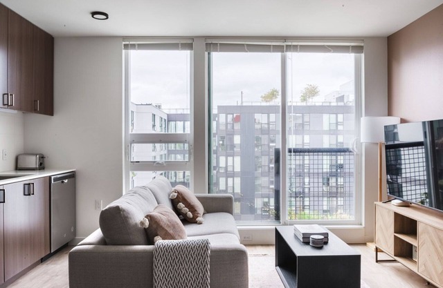 Great Central District Studio w/Gym, Yoga & Rooftop, by Blueground