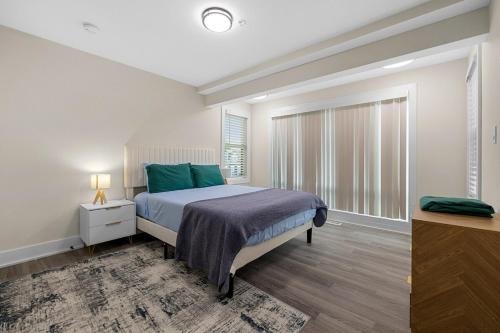 Great Duplex APT NEW 2BR