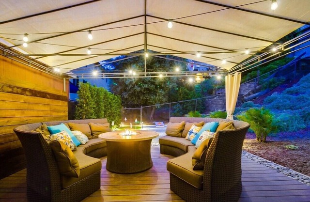 Great Escape 3 w/Views, Hot Tub, Games, Safari Tent, Golf