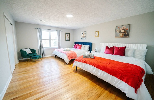 Great Falls Cozy Getaway: 5BR/2BA Modern Retreat!
