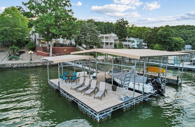 Great Fishing Location, Propane Firepit/Fireplace, Dog Friendly, Private Dock-New Furnishings, Quiet side of the lake