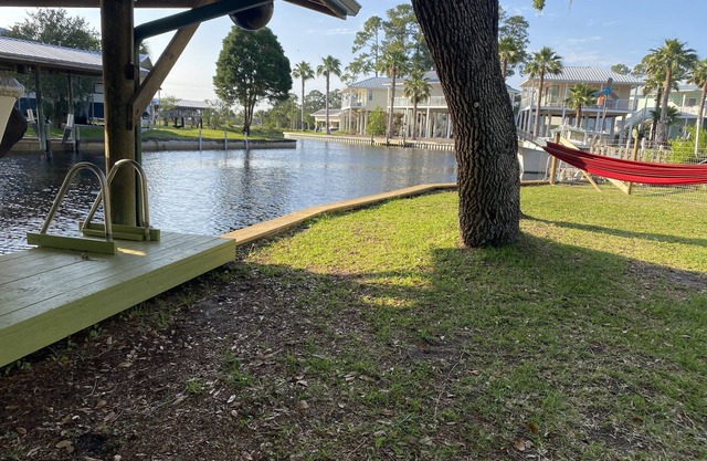 Great Florida Fishing 3br 2bath Waterfront Private Docks Deck Boat to Ocean!