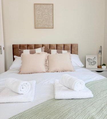Great for Contractors Newly refurbed with Parking long stay discounts