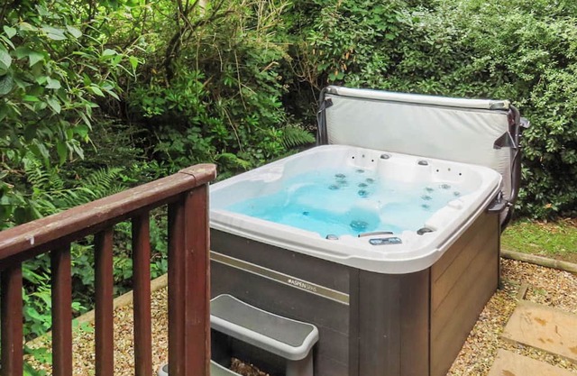 Great location and well-equipped lodge set in mature and beautiful gardens.