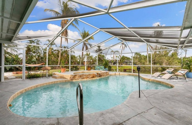 Great Location, Beautifully decorated Pool Home on a Lake