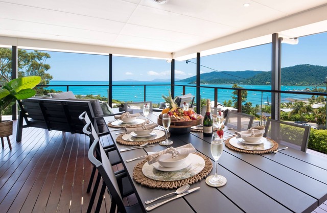 Great Location, Breath taking Views, Private Pool