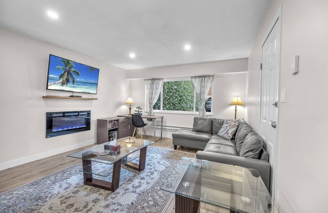 Great Location in North Vancouver only few minutes to Downtown Vancouvern