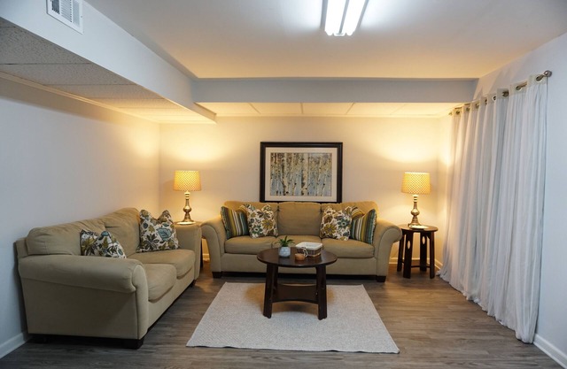 Great Separate Apartment, 2 blocks from Lake Peachtree and golf cart paths!