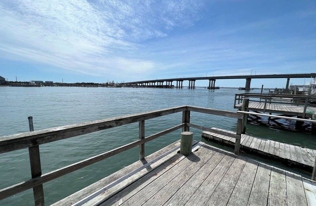 Great Striper Fishing! Bay Front Cottage Enjoy your Private Dock.
