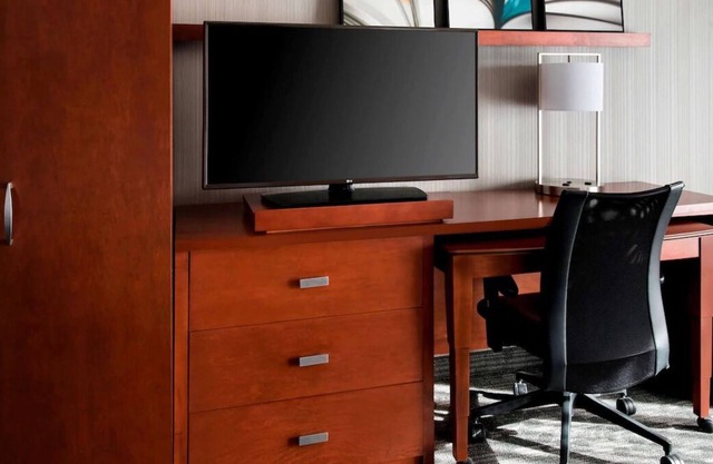 Great Suburban Location for Visits to NYC & Newark! 2 Units with FREE Parking!
