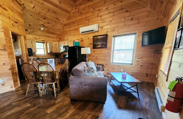 Great Valley Cabin 2 - Spacious Family Getaway with Pine Creek Access