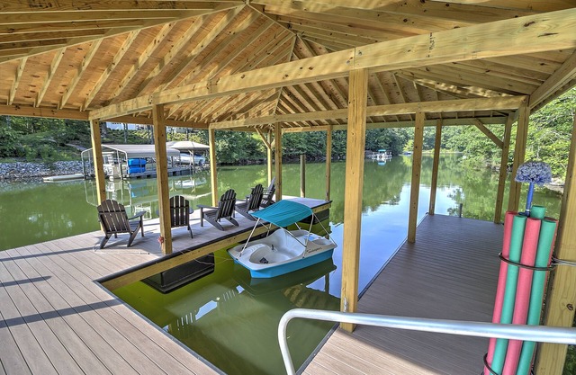 Great Views, Deep Water Swimming, Fiber Wifi, Complimentary Level 2 EV Charging