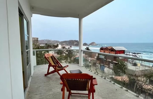 Grecas del mar house.