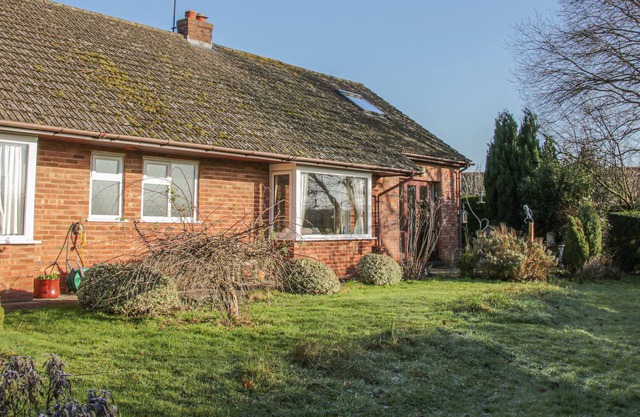 GREEN ACRES, pet friendly, character holiday cottage in Yarpole
