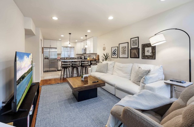 Green Lake 3BR Retreat, Rare Large Garage