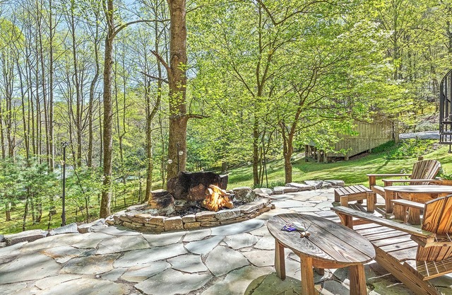 Green Man Grove: Forested Mountain Haven w/hot tub