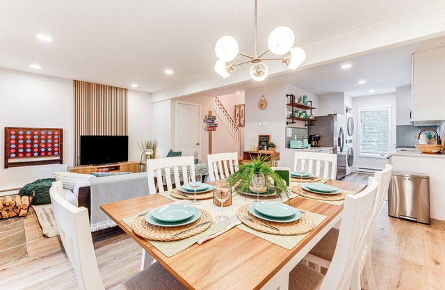Green Peaks Hideaway! Beautiful Townhouse in Lake Harmony with Pond View
