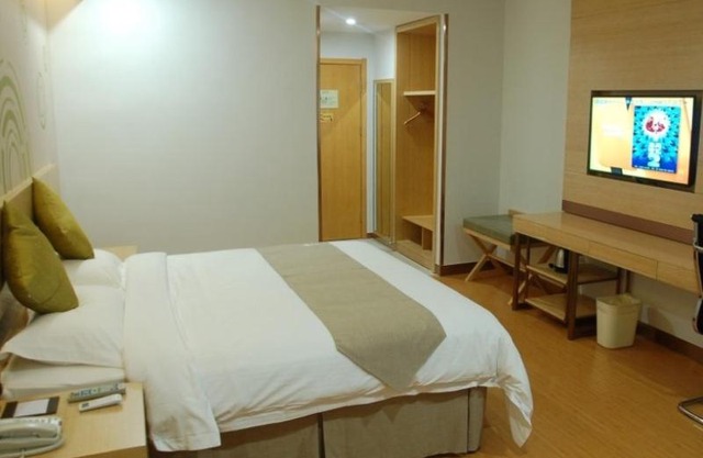 GreenTree Inn Linyi Shuixian Bus Station Business Hotel