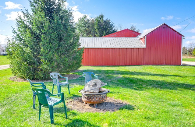 Greenwich Countryside Apartment w/Shared Yard
