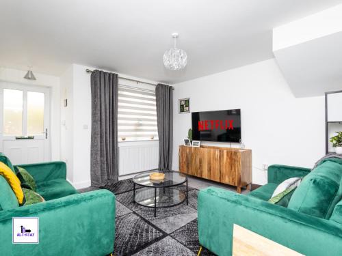 Greenwood by Alt-Stay Accommodation - 4 Bed House Ideal For Workforces & Relocations - Weekly & Monthly Rates Available