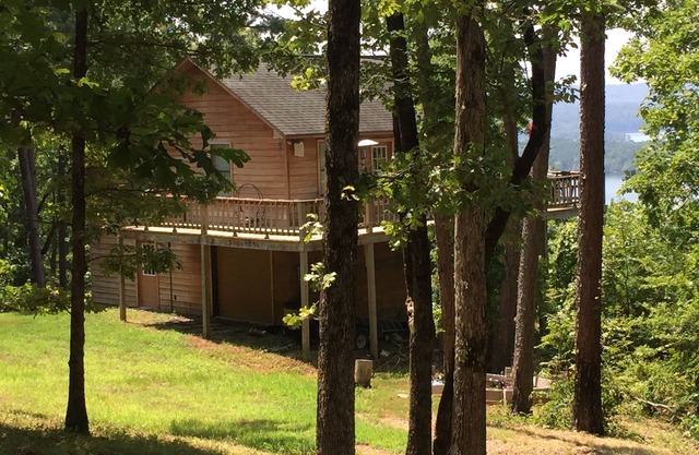 Greers Ferry Lake - Crockett's Escape Cabin with 6 person hot tub