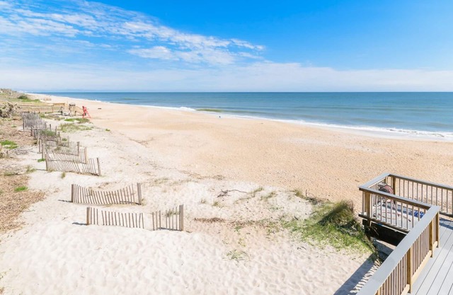 Ground Floor Convenient Gated condo at Beach Sawgrass - Pet Friendly!