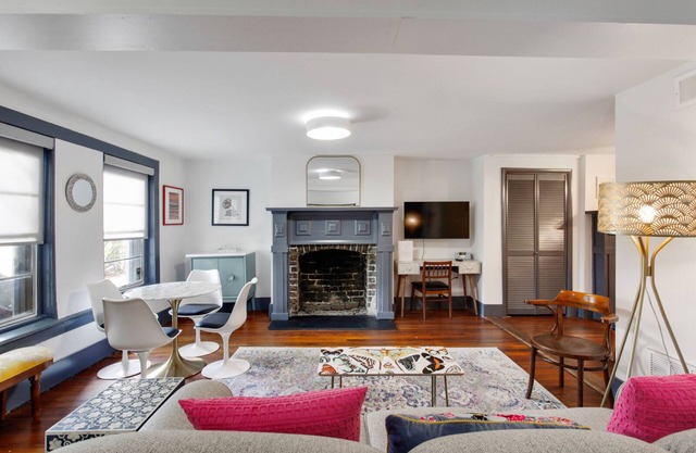 Ground Level Apartment in City Center by Perry Lane Hotel