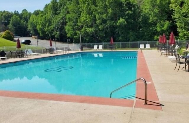Ground level condo with pool and wifi