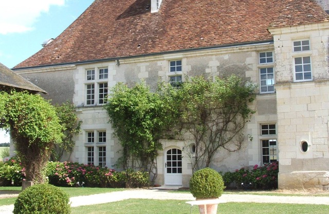 Group accommodation 32 people - LOCHES (37600) - MANOIR DE LA ROUSSELLIERE