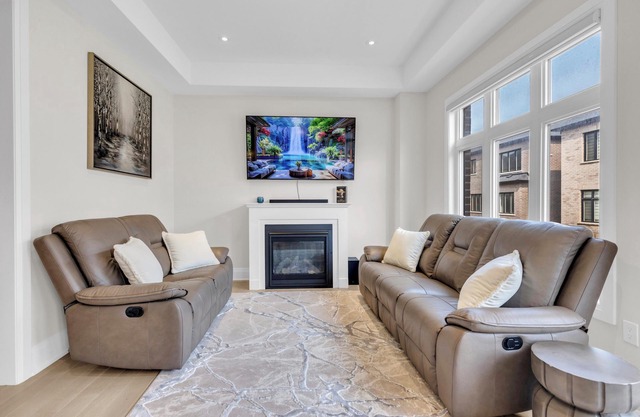 Group-Friendly 4BR Home | Sleeps 12+| Near Hwy 403