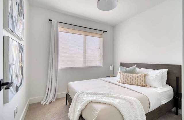 Group-Ready Luxury 6BR Private Floor Sleeps 12