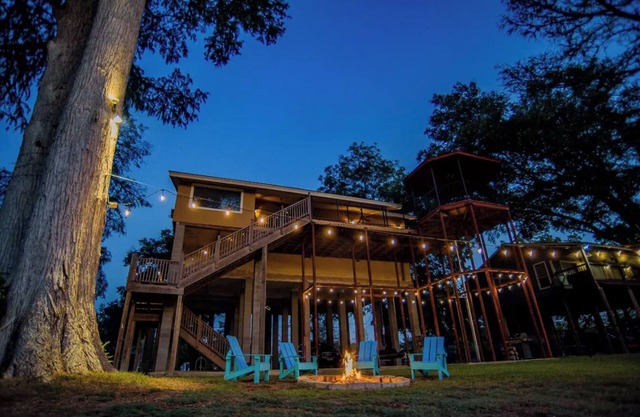 Guadalupe River Oasis-Pool Table-Shuffle Board-5 Bedrooms-Sleeps 12!
