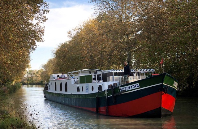 Guest cabin in a real luxury barge