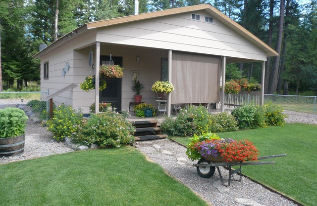 GUEST CABIN IN THE WOODS