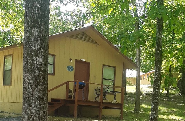Guest Cottage - Closest Campground to Wolf Pen Gap's North Trailhead